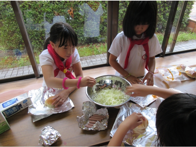 朝食の準備中