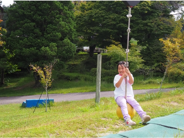 ウオークラリー元気村の遊具で遊びました