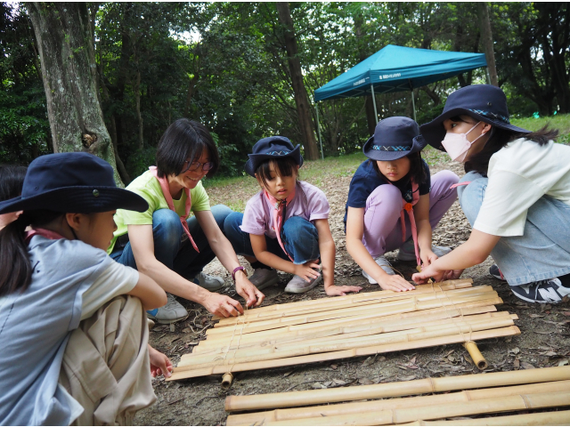 ｷｬﾝﾌﾟｸﾗﾌﾄ　竹でテーブルを作ります