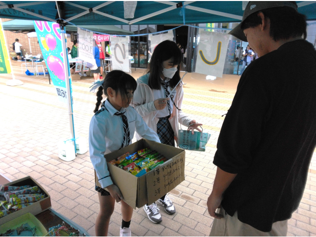 景品のお菓子を選んでもらいます