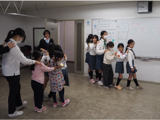 ひとりのトナカイさんみんなで繋がって遊びます