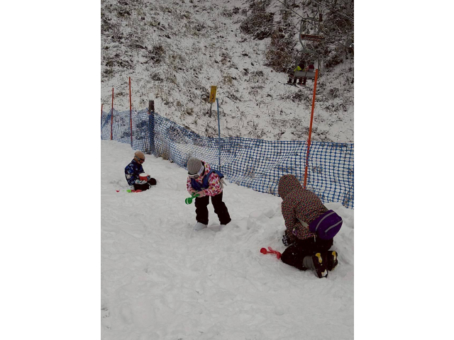 雪遊びも楽しみました