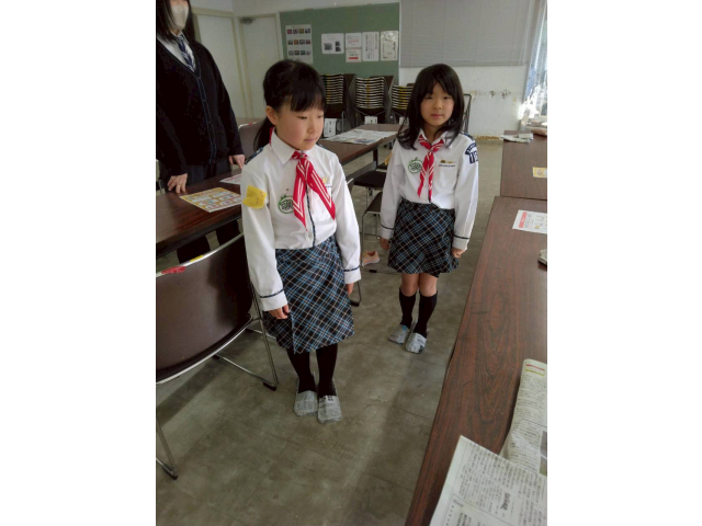 新聞紙で作ったスリッパ