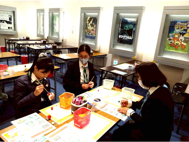 とよた科学体験館のﾐﾆﾜｰｸｼｮｯﾌﾟで科学おもちゃの工作体験