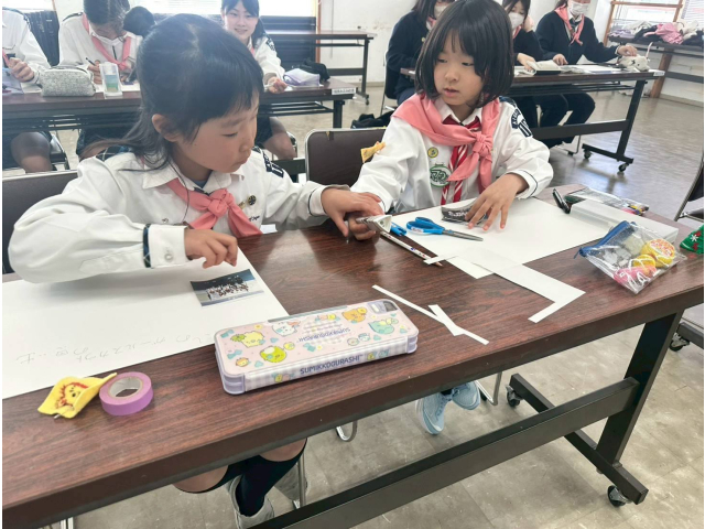 「ガールスカウト展」自分のｶﾞｰﾙｽｶｳﾄの歴史を書いていきます進級式に展示して保護者の皆さんにも見てもらいます