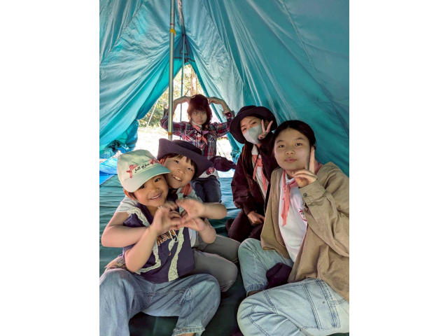 お誘い集会お姉さん達が建てたﾃﾝﾄに入ってみました
