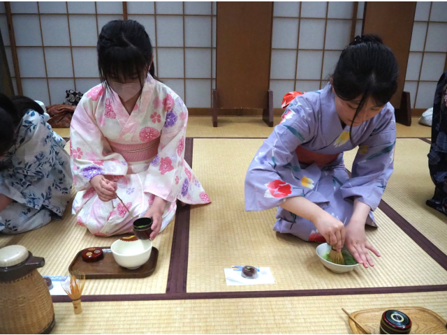 自分でお茶を点てていただきました