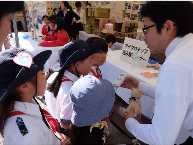 この機械で読み取るんだよ