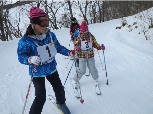 冬季訓練（スキー）小学4年生以上から参加できます。