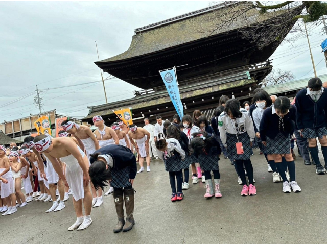 はだかまつり笹奉納