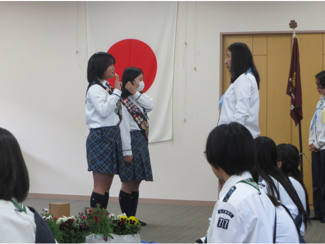 新部門リーダーの元で、おきての唱和をします。