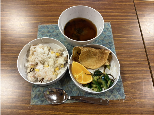 団員さんが作ってくれてたわかめスープとあわせて完成！