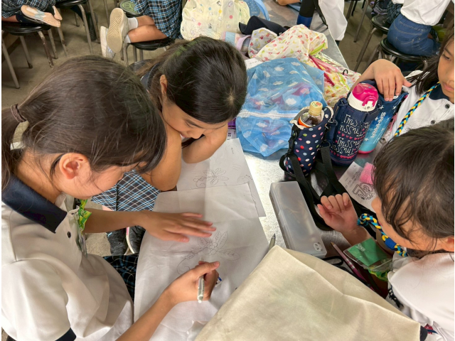 旗のデザインを決めて、いざ本番描き♪