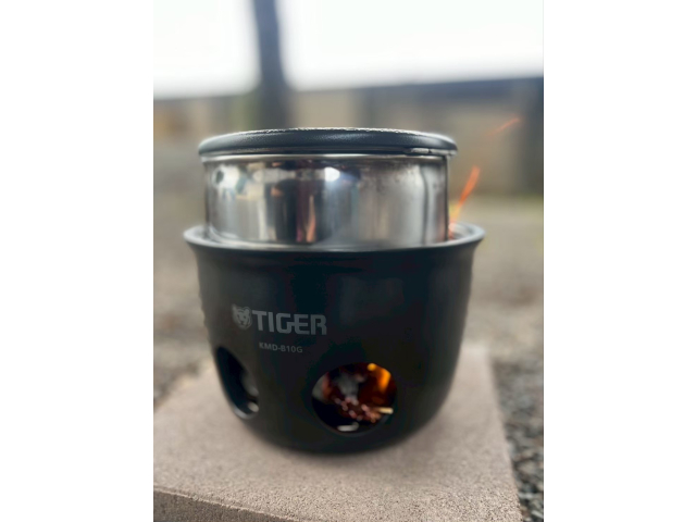 １分半間隔で燃料を投入し炊いていきます