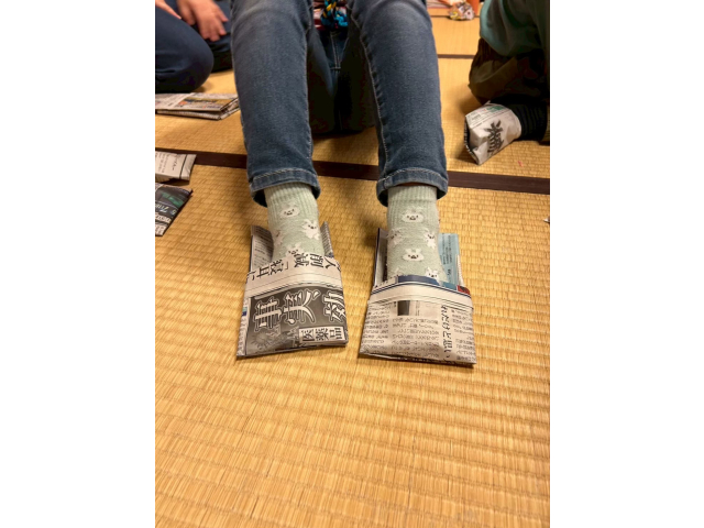 新聞紙が立派なスリッパに！