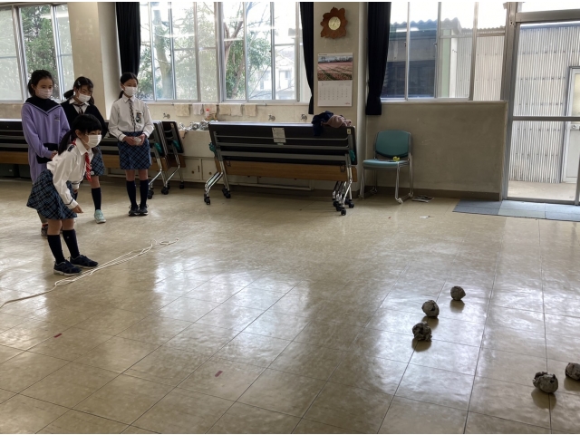 ボッチャで遊んでいるところです。