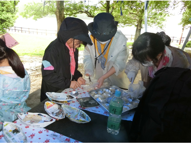 出来上がったものを小分けにしていきます