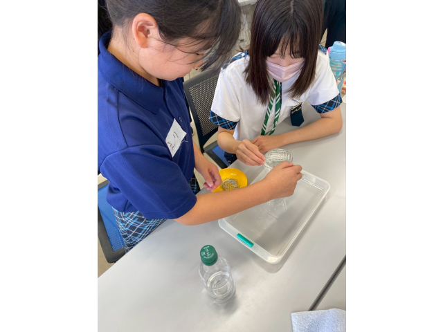 また身近な物で科学実験をしました。