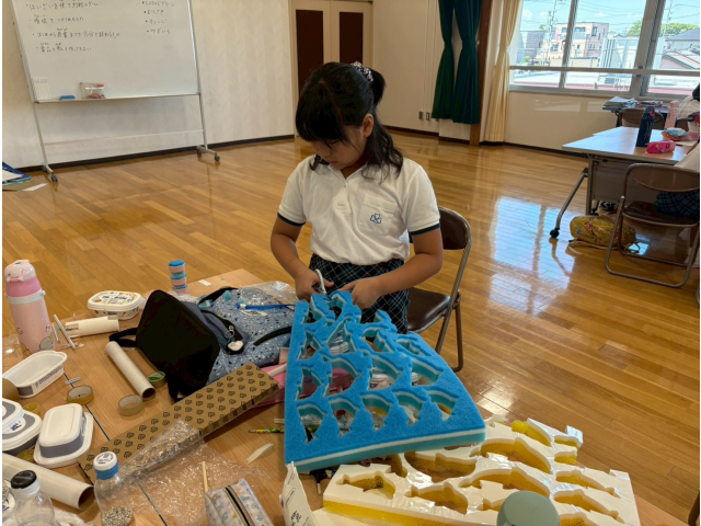 チームに分かれ廃材を使った対戦ゲームを作ります