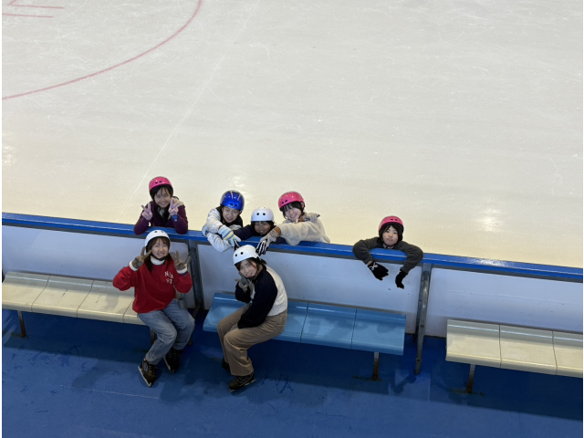 初めは手すりを持って歩いていたけど午後からは上手に滑ることが出来ました♪