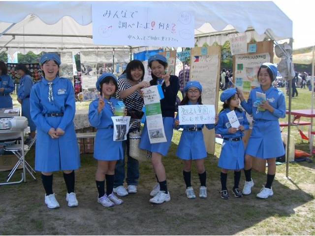 Ｈ２２．５．１岡崎市こどもまつり<BR>「飢餓と貧困について」展示と募金活動