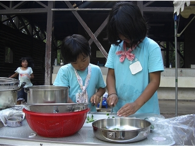 炊き込みご飯に味噌汁と…