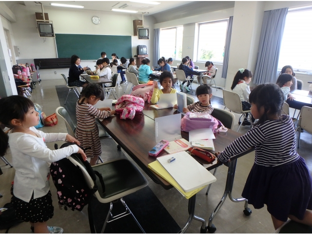 新しい部門で話し合い。今年度はどんなことをしようかな。