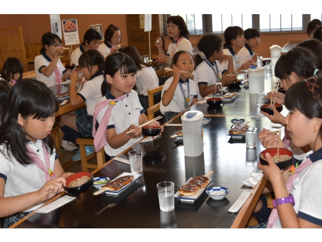 五平餅とおそばの昼ご飯。
長野だね～。