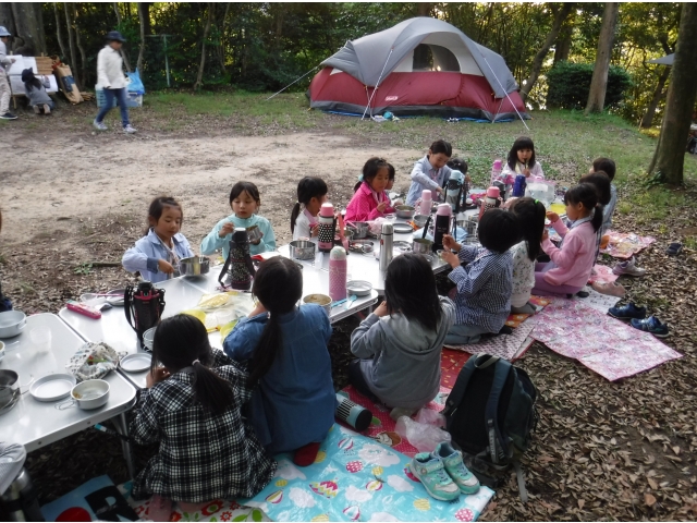 みんなで一緒に食べるご飯は
美味しいね！