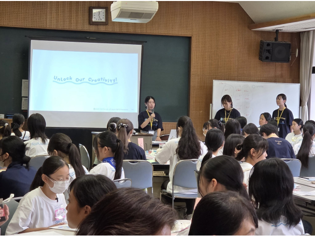 クリエイティブチャレンジプログラムのファシリテーターはユース世代で構成されています