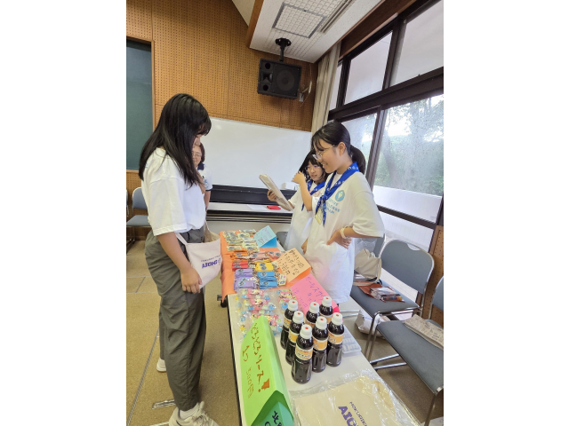 各県連盟のグッズ販売のひとコマ