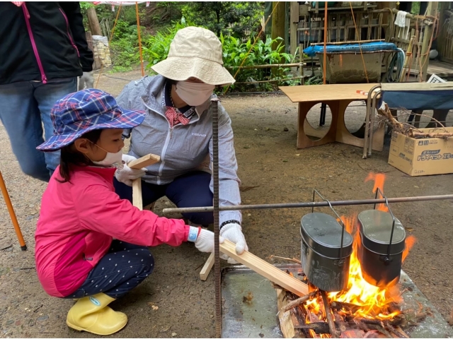 デーキャンプでの飯盒炊さん